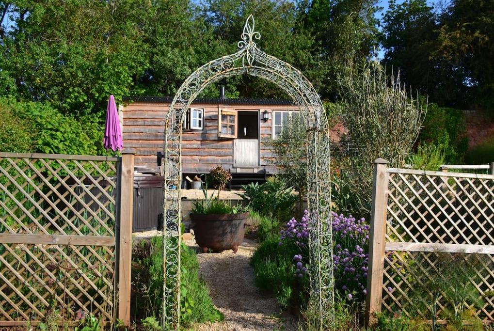 Luxury, Rural Shepherds Hut With Hot Tub Nr Bath Μπρίστολ Εξωτερικό φωτογραφία