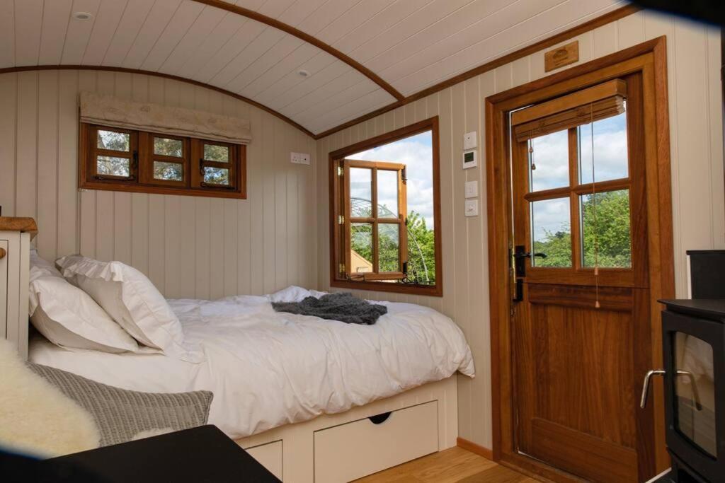 Luxury, Rural Shepherds Hut With Hot Tub Nr Bath Μπρίστολ Εξωτερικό φωτογραφία