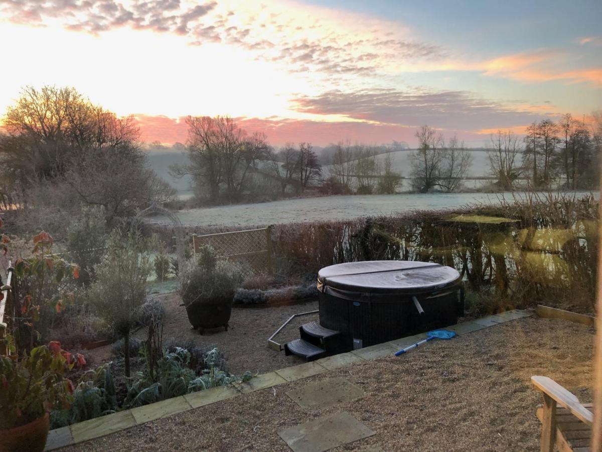 Luxury, Rural Shepherds Hut With Hot Tub Nr Bath Μπρίστολ Εξωτερικό φωτογραφία